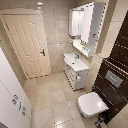 Apartment 5 Mins From The *